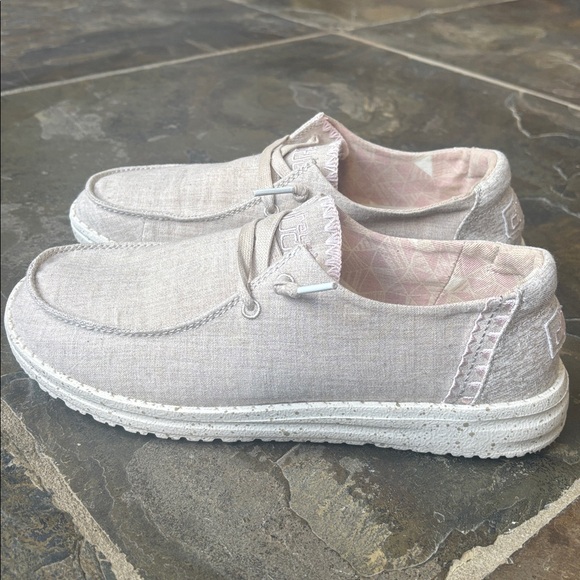 Hey Dude Wendy Shoe - Picture 2 of 13